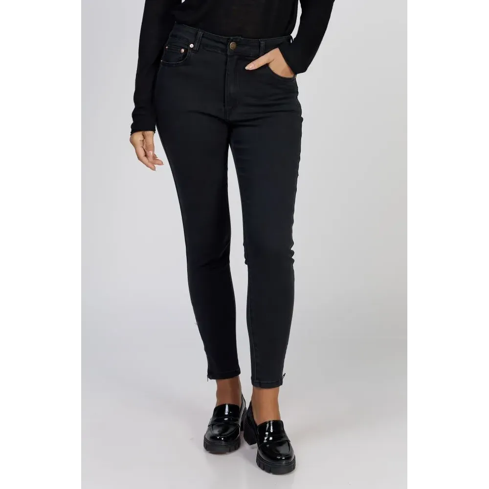 224206 blonde -(black denim)