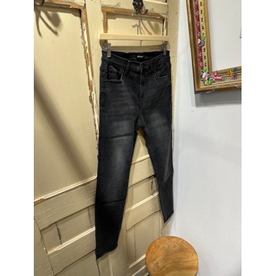 JENNIFER SKINNY BLACK DENIM