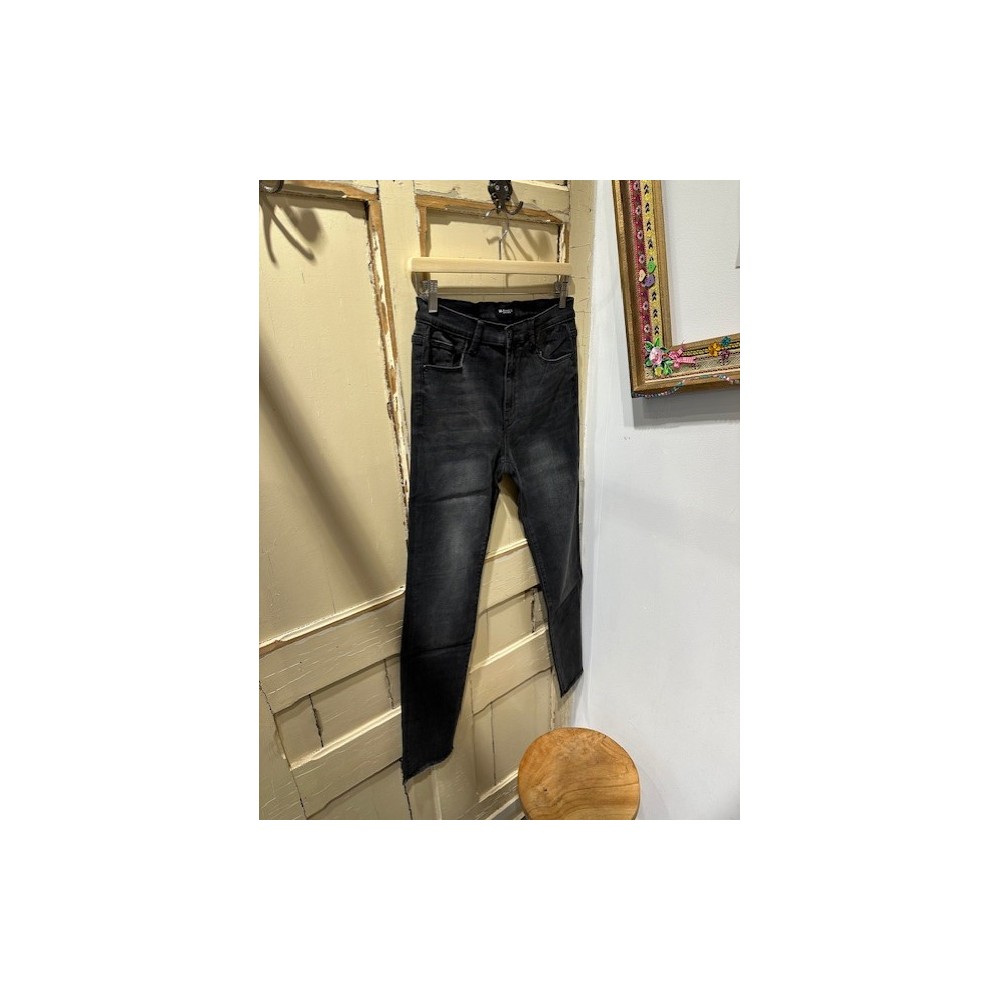 JENNIFER SKINNY BLACK DENIM