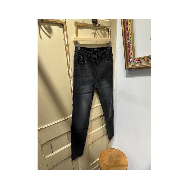 JENNIFER SKINNY BLACK DENIM