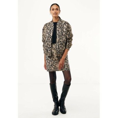 LEOPARD JACQUARD BOMER