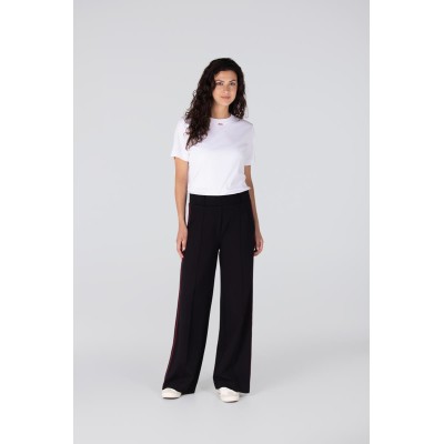 Jitte t-shirt met donkerrood logo | Wit