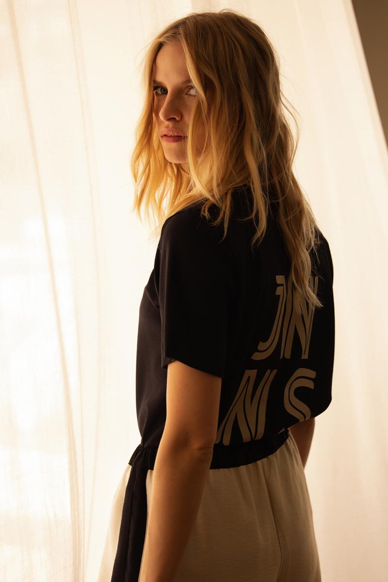 Rebecca logo t-shirt in Zwart