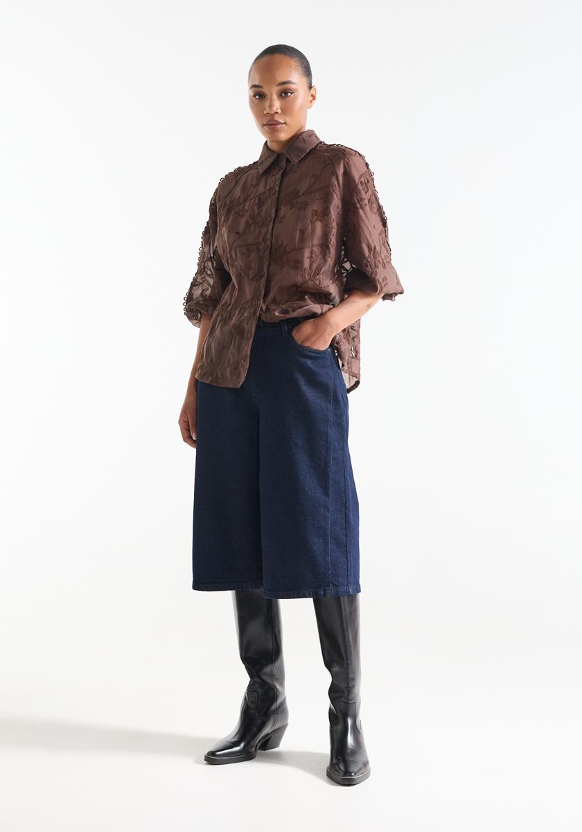 Bisa Bruine blouse met bloemenborduursel