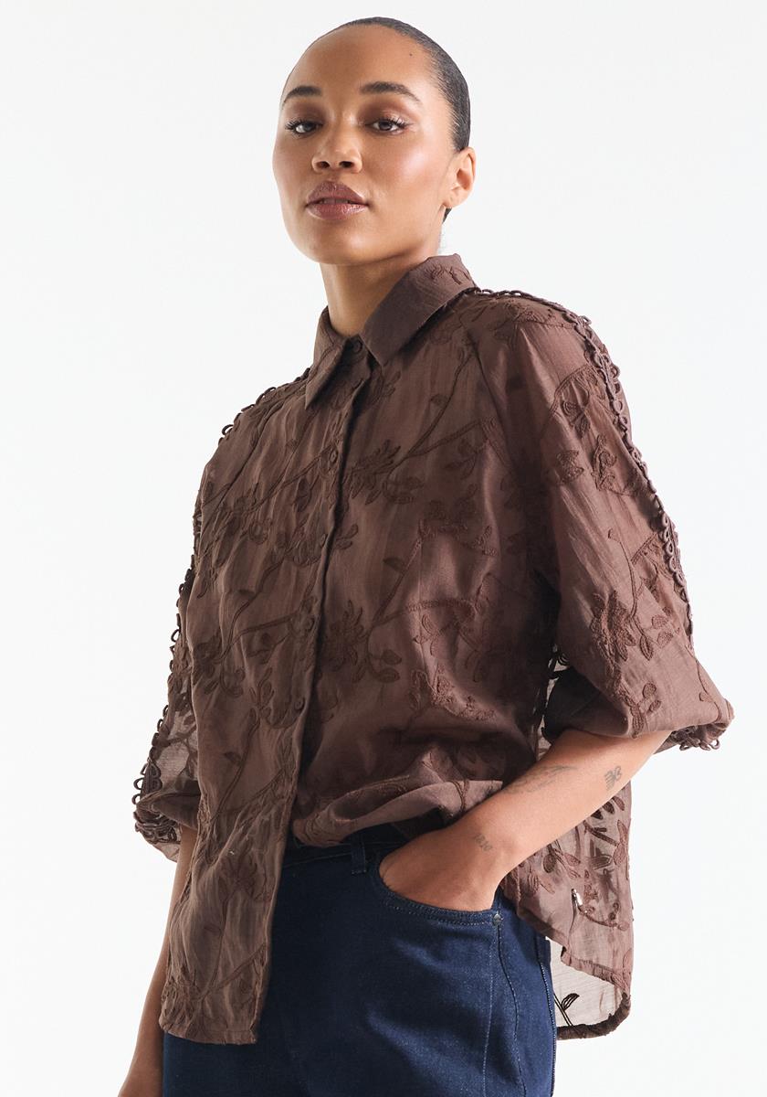 Bisa Bruine blouse met bloemenborduursel