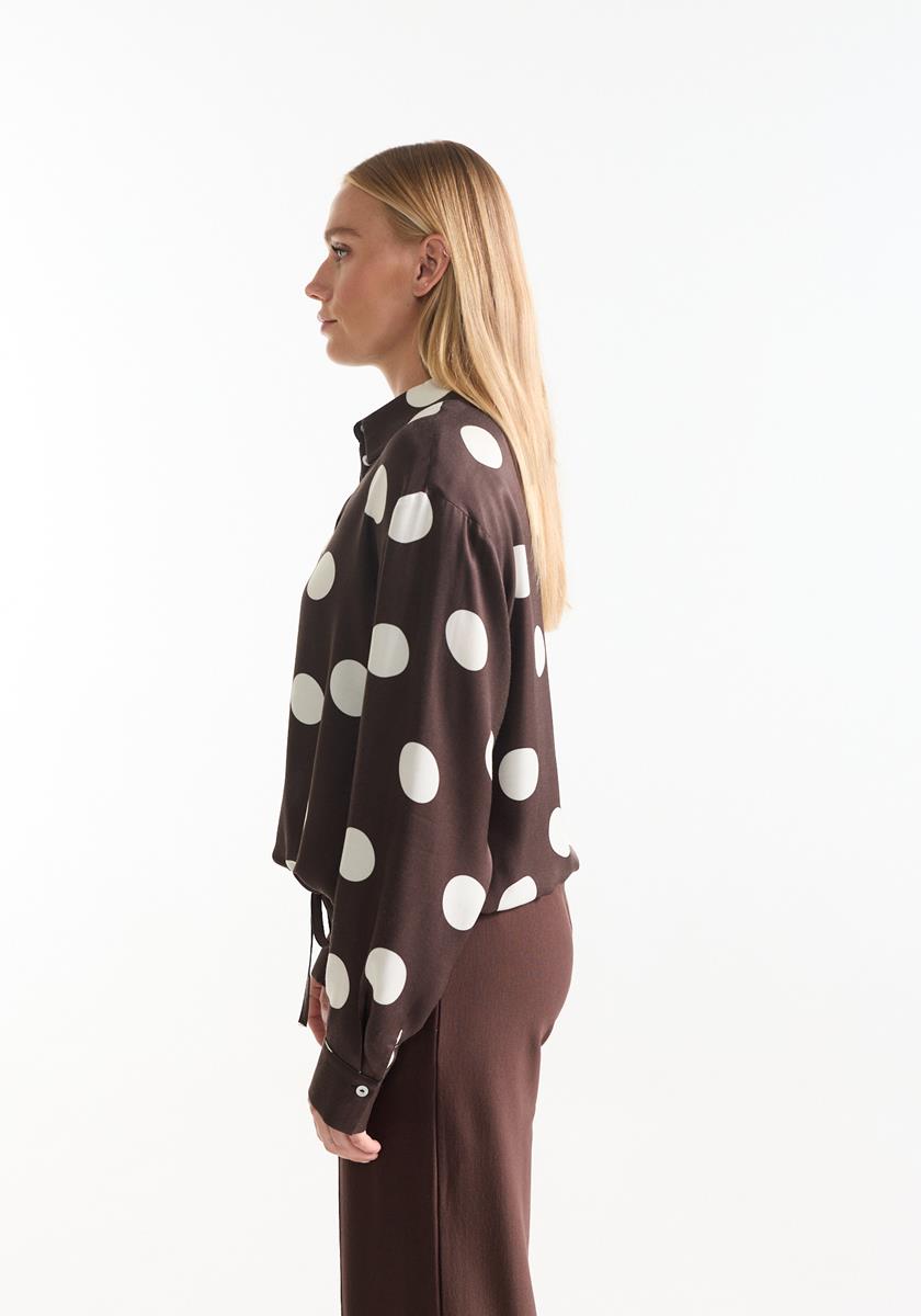 Dot Donkerbruine blouse met witte dots