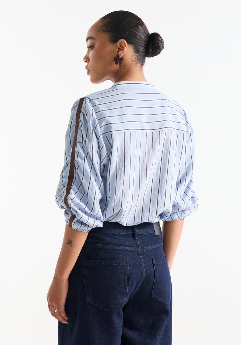 Leah Lichtblauwe gestreepte blouse