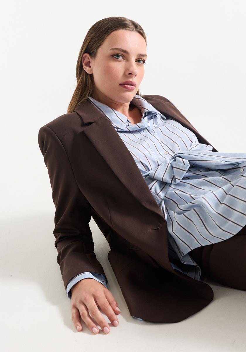 Livia Lichtblauwe gestreepte blouse met strikdetail