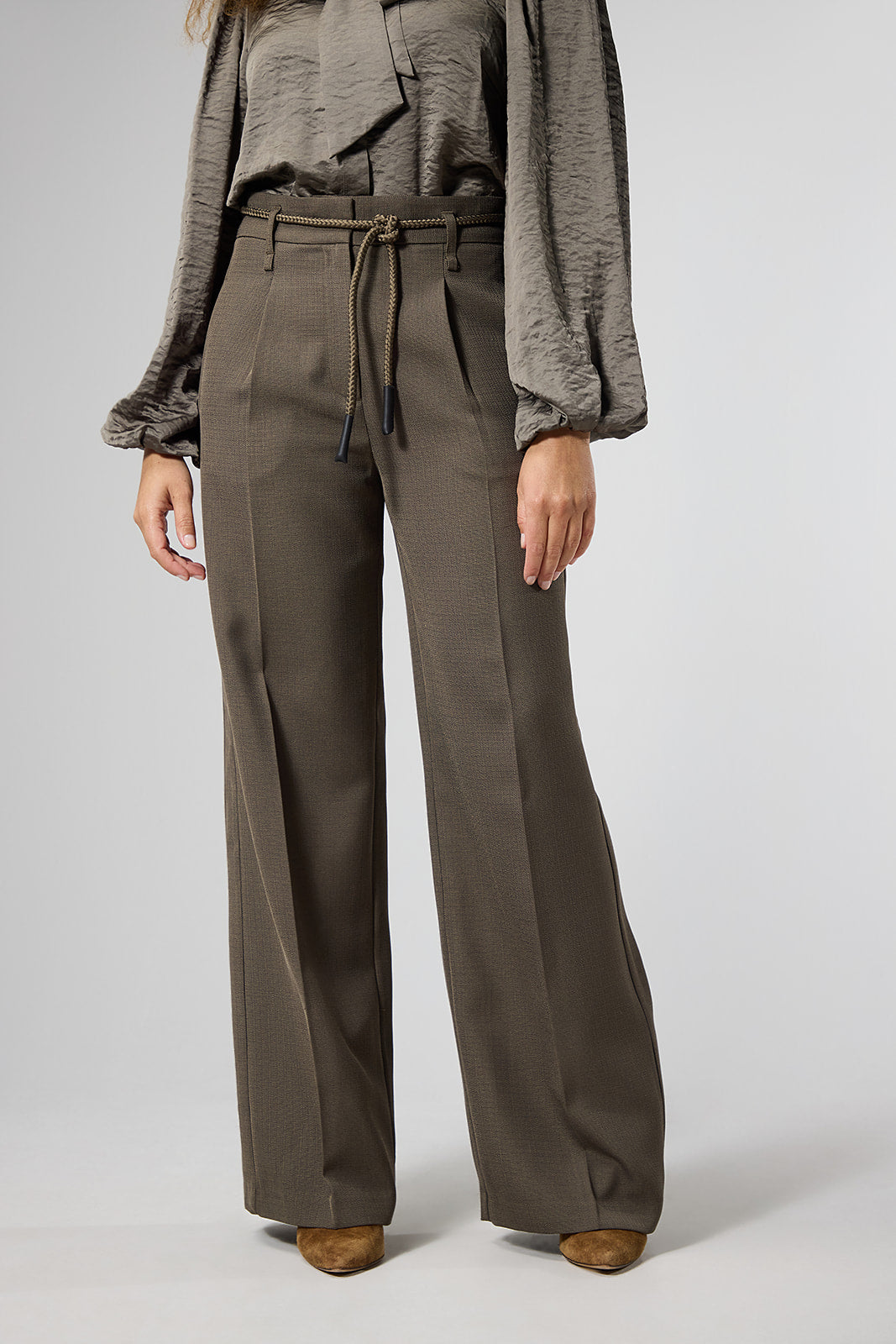 Wijde bandplooi broek met koordceintuur