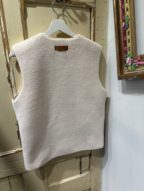 ANNICK GILET - Teddy Gilet Ecru | La Lotti