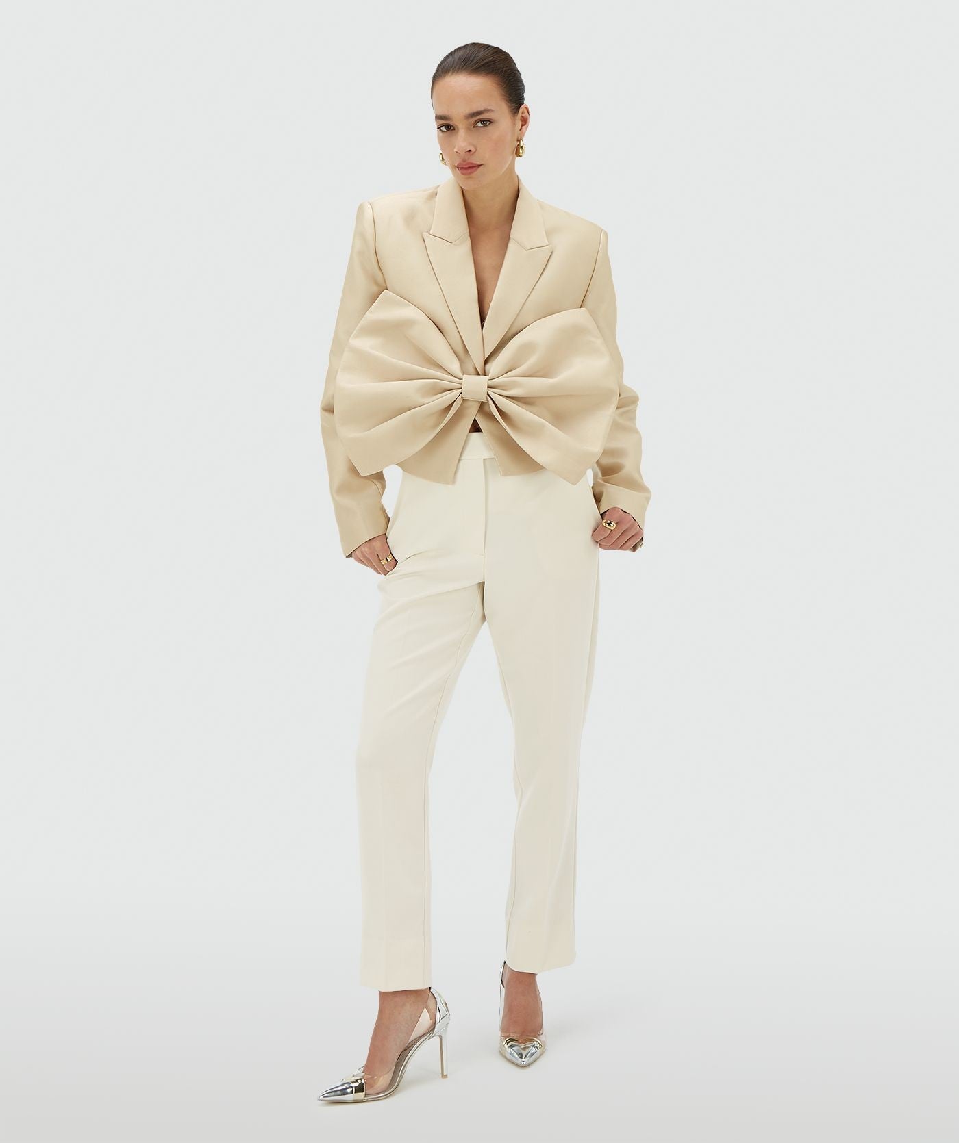 SILKE cropped blazer met strik - champagne