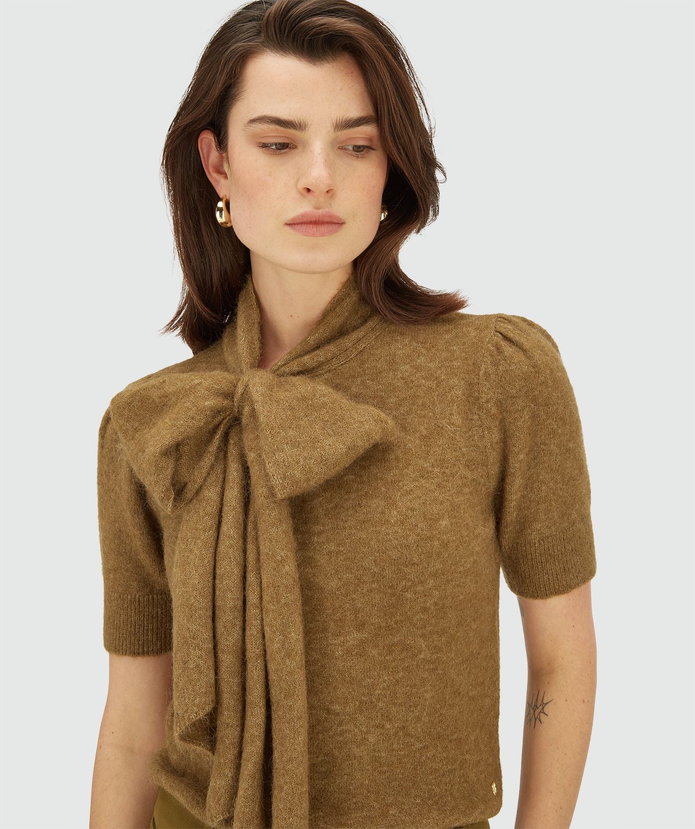 BEATRICE fitted top met merinowol - olive green melange