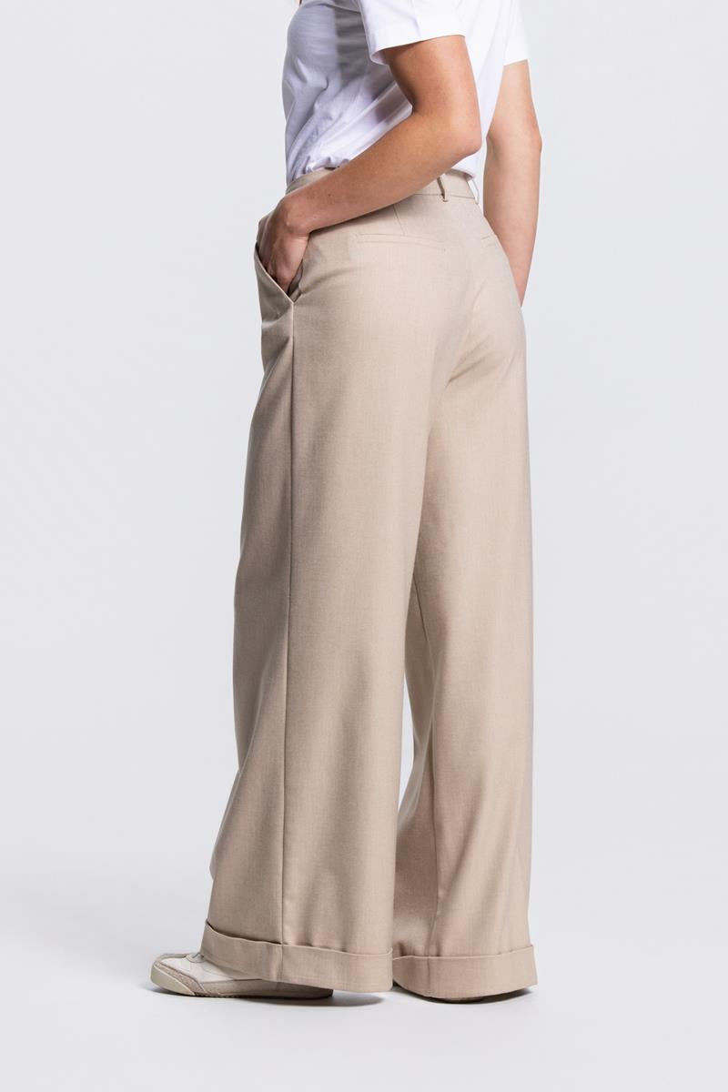 NIENKE WIDE LEG PANTALON IN ZAND