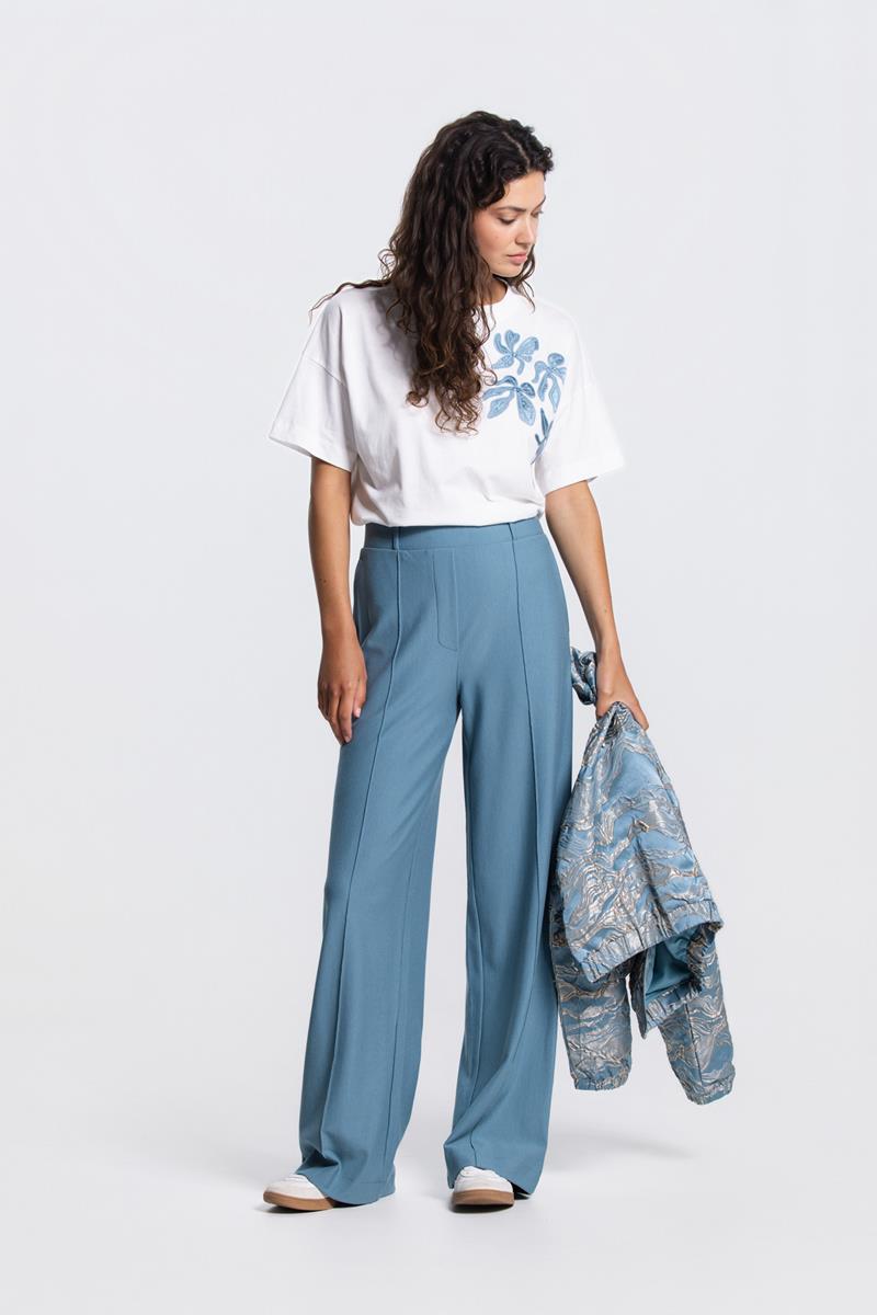 RILEY T-SHIRT MET BLOEMENPRINT IN WIT