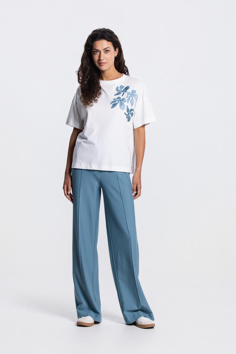RILEY T-SHIRT MET BLOEMENPRINT IN WIT