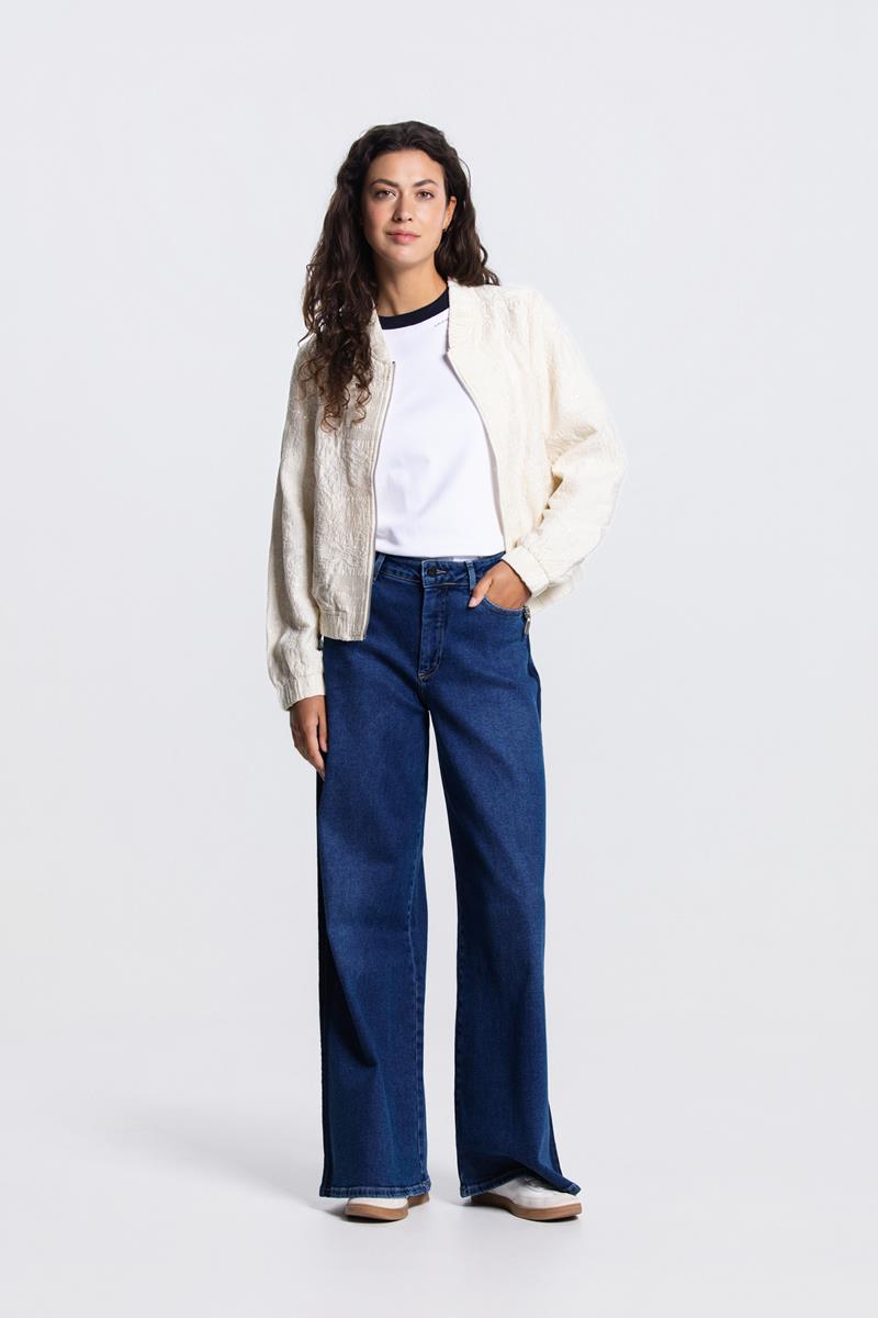 Shanti bomberjasje met glitterdetail – Cream