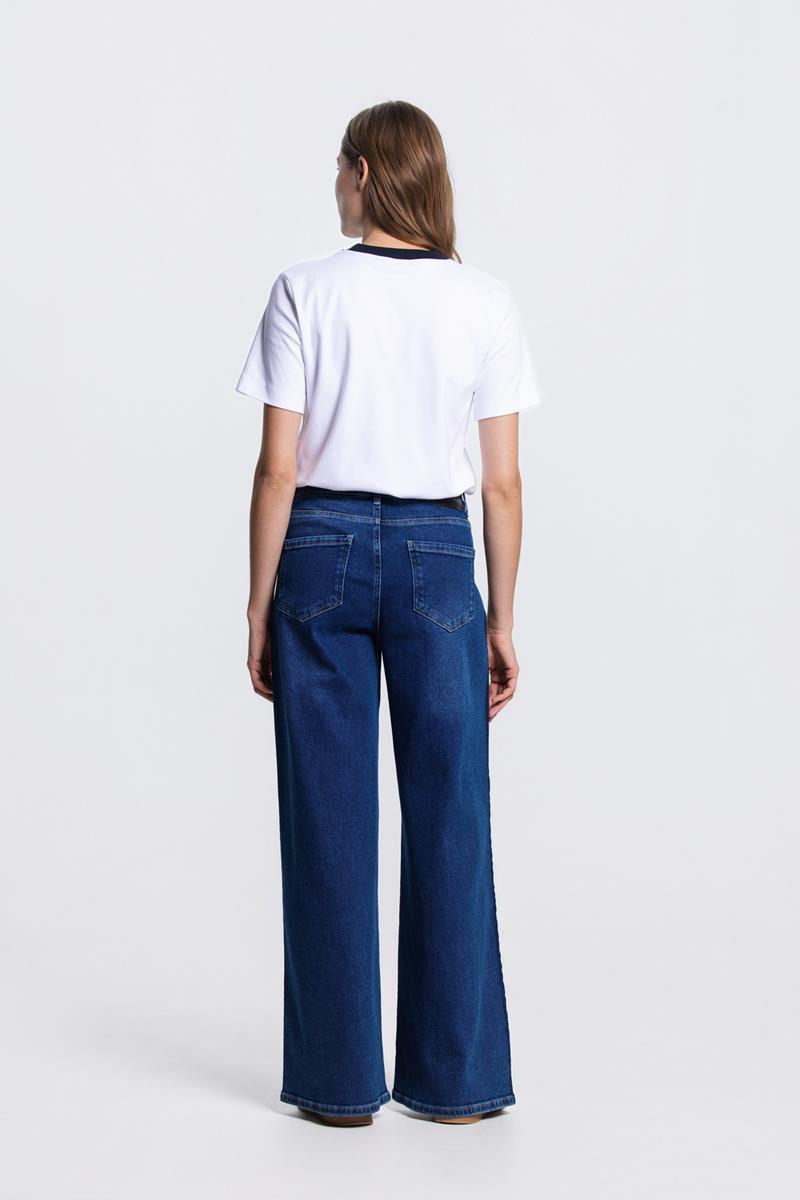 REINA REGULAR FIT T-SHIRT IN WIT