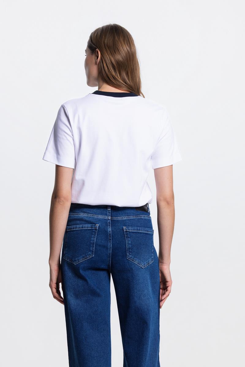 REINA REGULAR FIT T-SHIRT IN WIT