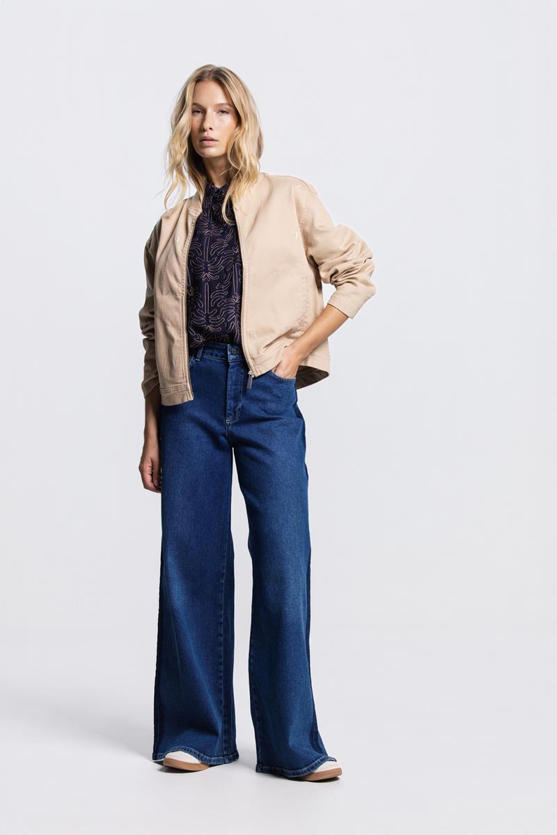 NURIA BLOUSE MET 3D PALMPRINT IN DONKERBLAUW
