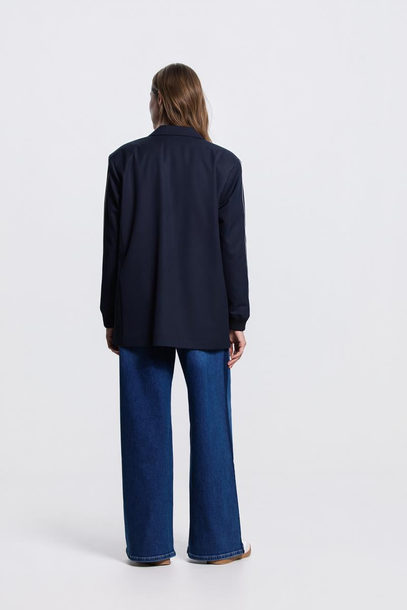 ODA LICHT OVERSIZED BLAZER IN DONKERBLAUW