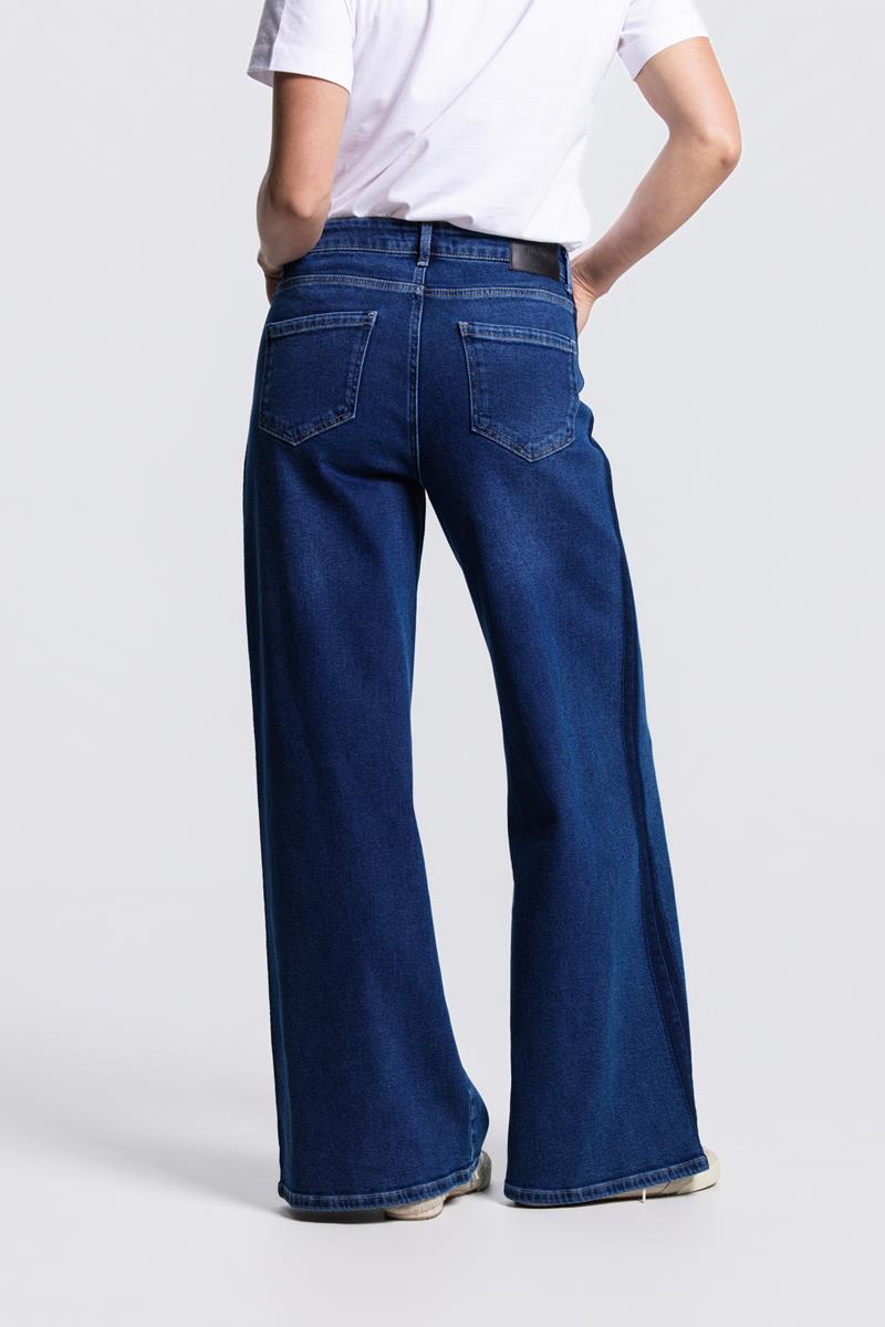 MEADOW WIDE LEG JEANS IN DONKERBLAUW