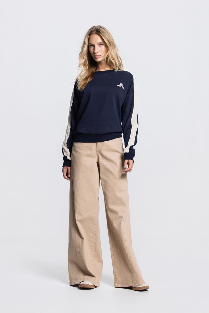 MARITH SWEATER MET LOGO IN DONKERBLAUW