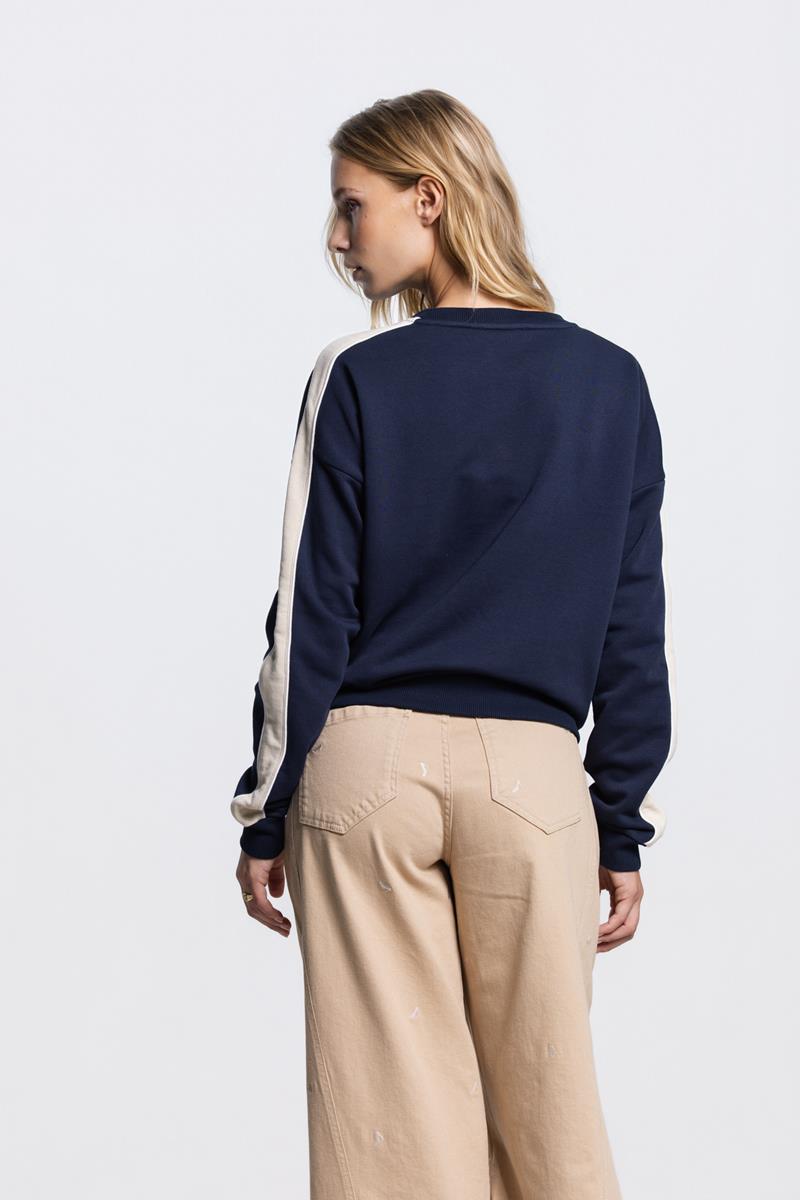 MARITH SWEATER MET LOGO IN DONKERBLAUW