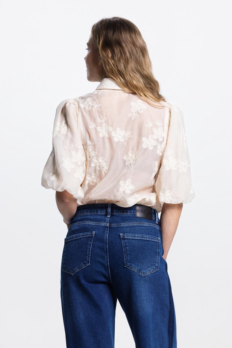 PRIYA BLOUSE MET 3D BLOEMENPRINT IN CREAM
