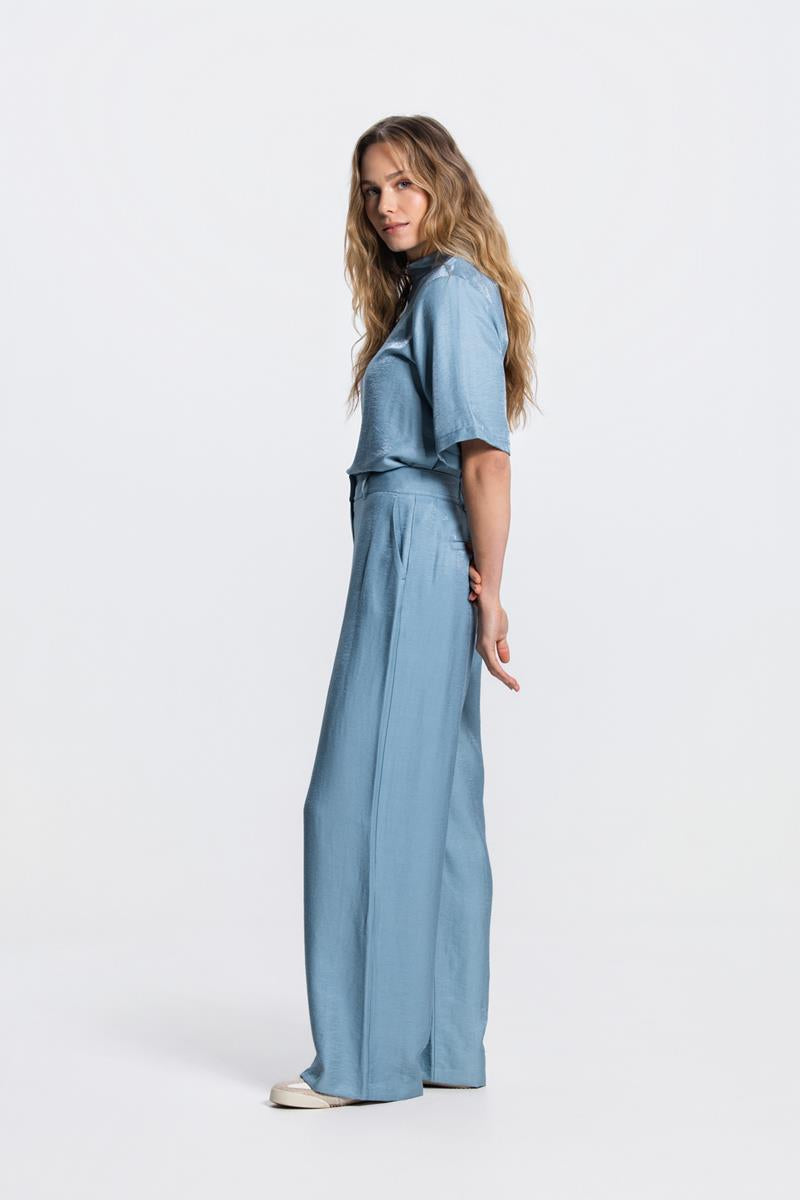 ODILE GLANS TOP IN AQUAMARIJN