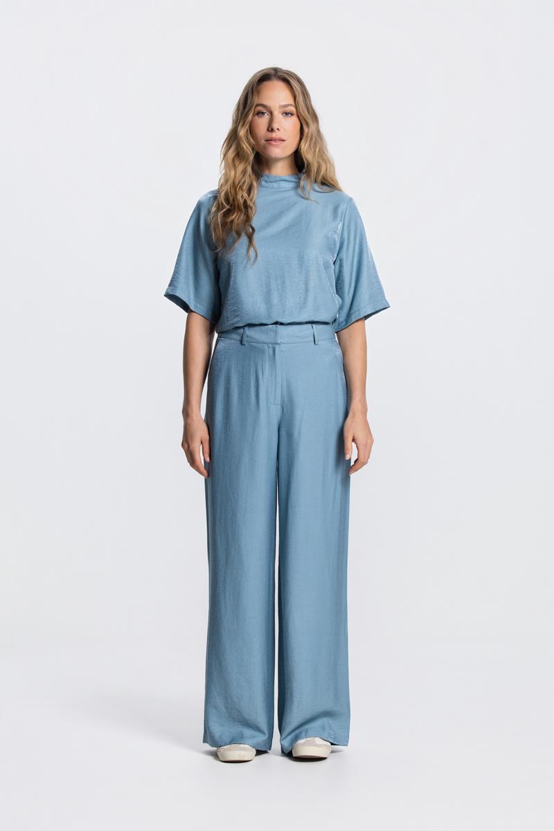 ODILE GLANS TOP IN AQUAMARIJN