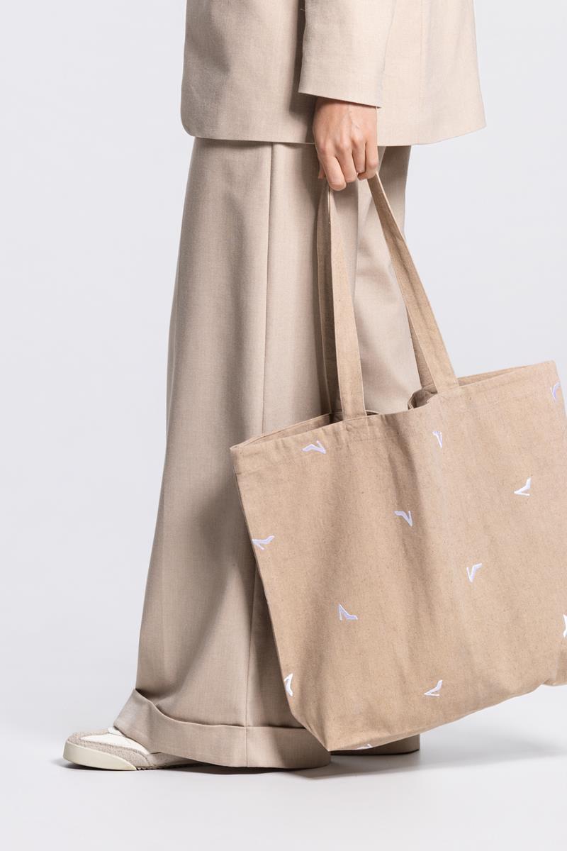 BAG TOTE BAG IN ZAND MET GEBORDUURDE HAKJES