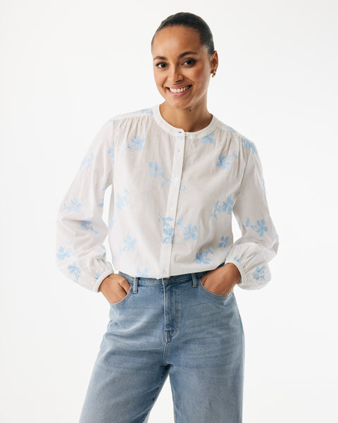Flower embroidery blouse
