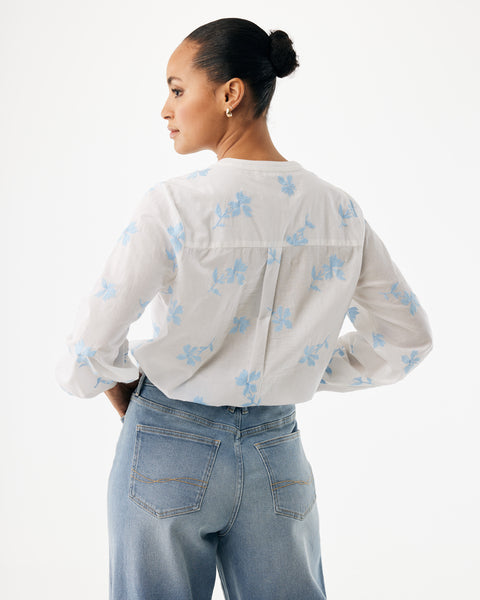 Flower embroidery blouse