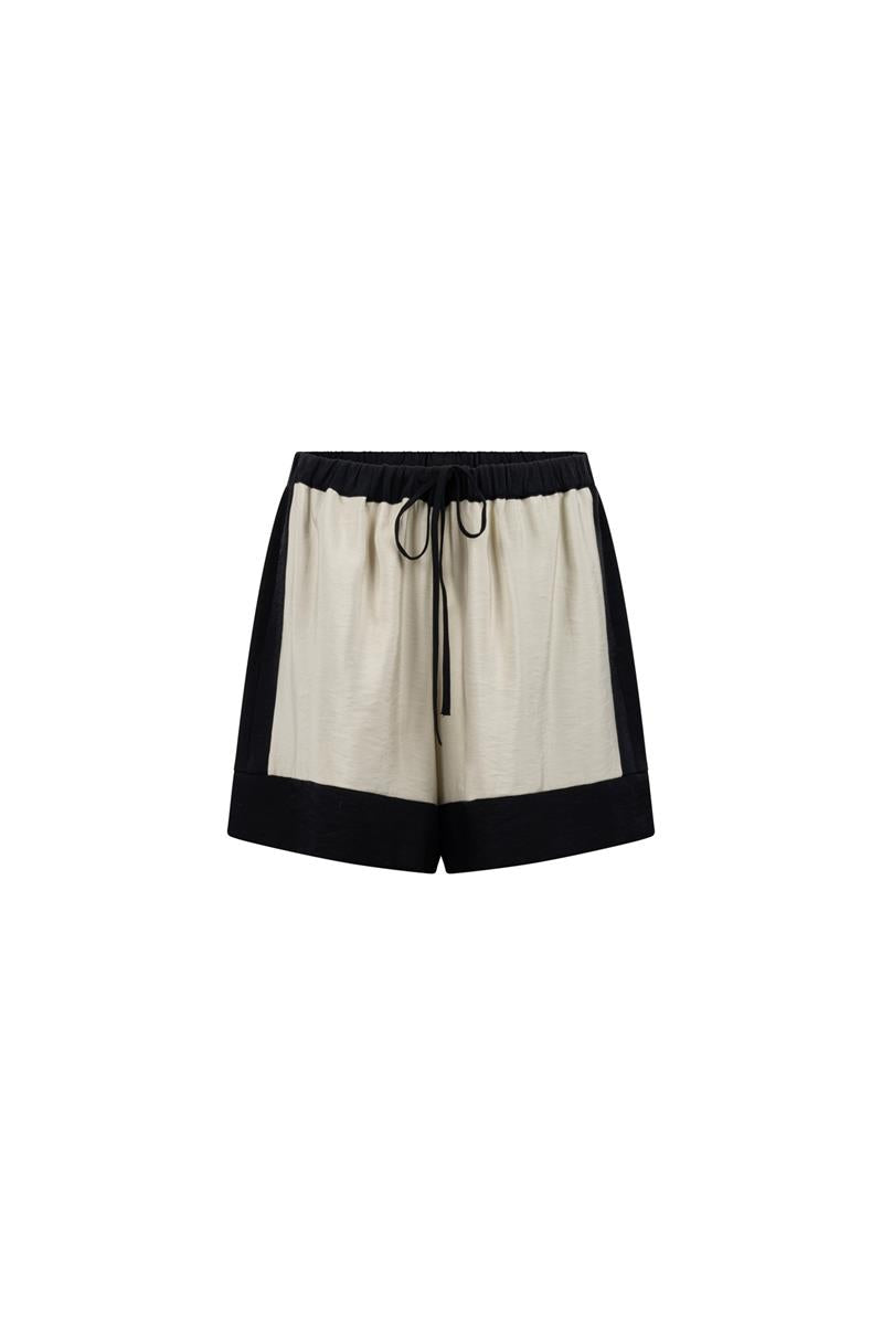 OISIN COLOURBLOCK SHORT IN KLEI-ZWART