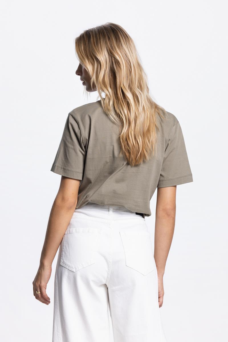 SUVI T-SHIRT IN LEGERGROEN