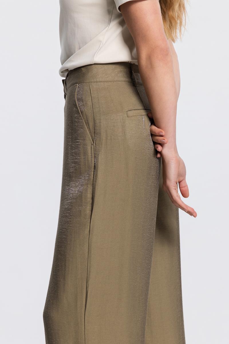 DARA GLANZENDE PANTALON IN LEGERGROEN