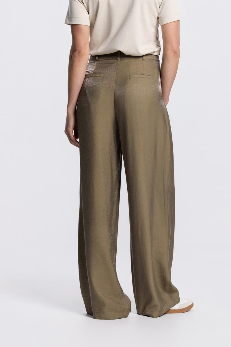 DARA GLANZENDE PANTALON IN LEGERGROEN