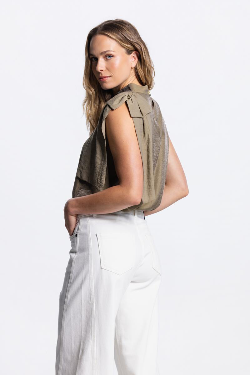 ORLA MOUWLOZE GLANS BLOUSE IN LEGERGROEN