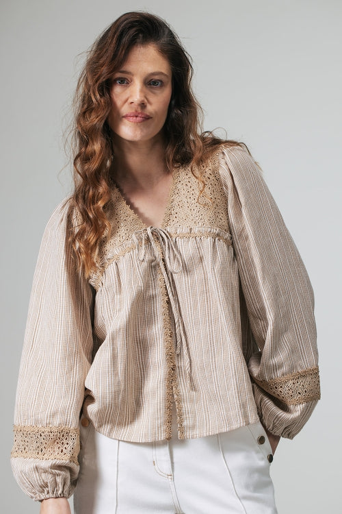 Atoli Blouse met streepdessin en broderie anglaise