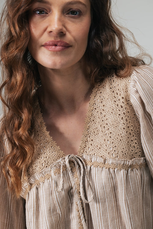 Atoli Blouse met streepdessin en broderie anglaise