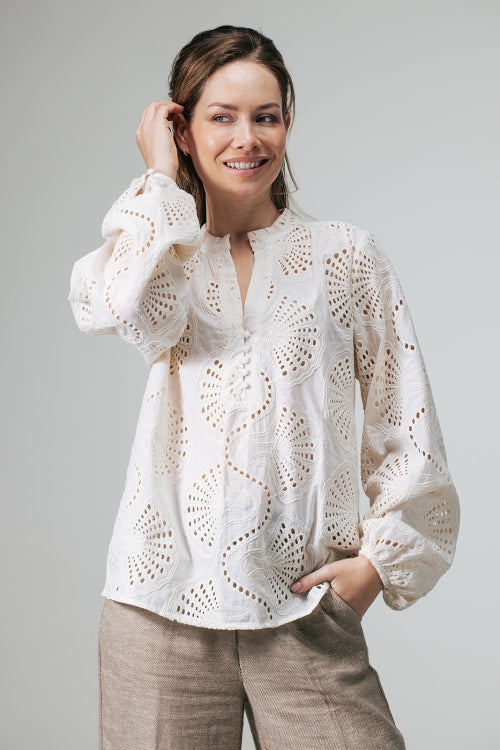 Anneke Blouse met broderie anglaise