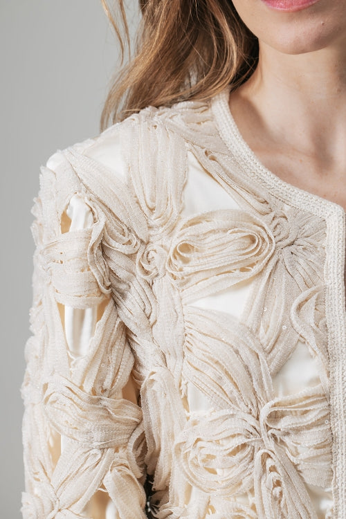 Lisa Jasje met glanzende 3D-bloemen