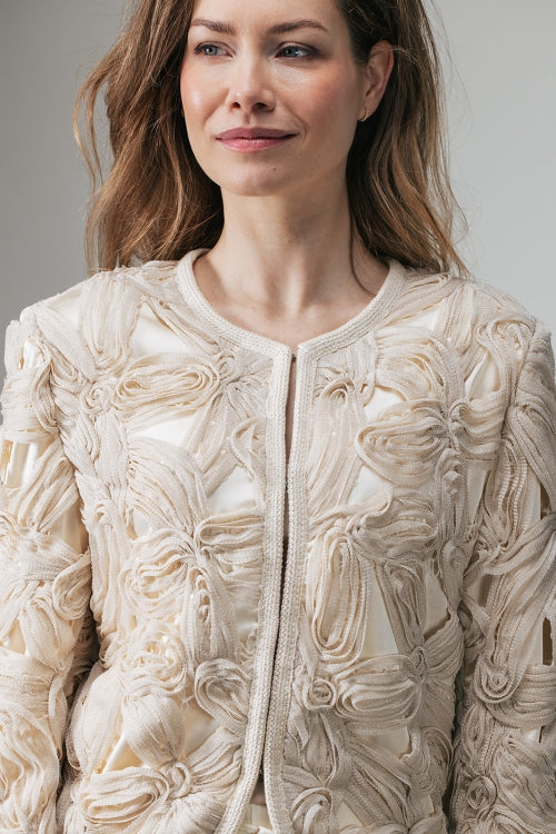 Lisa Jasje met glanzende 3D-bloemen