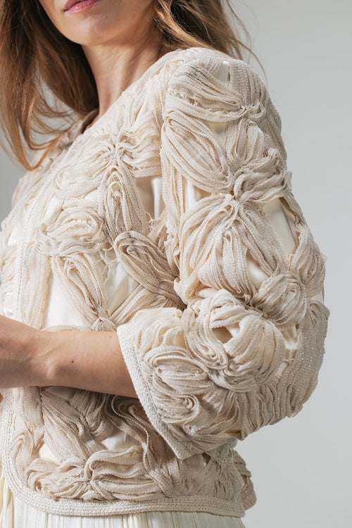 Lisa Jasje met glanzende 3D-bloemen