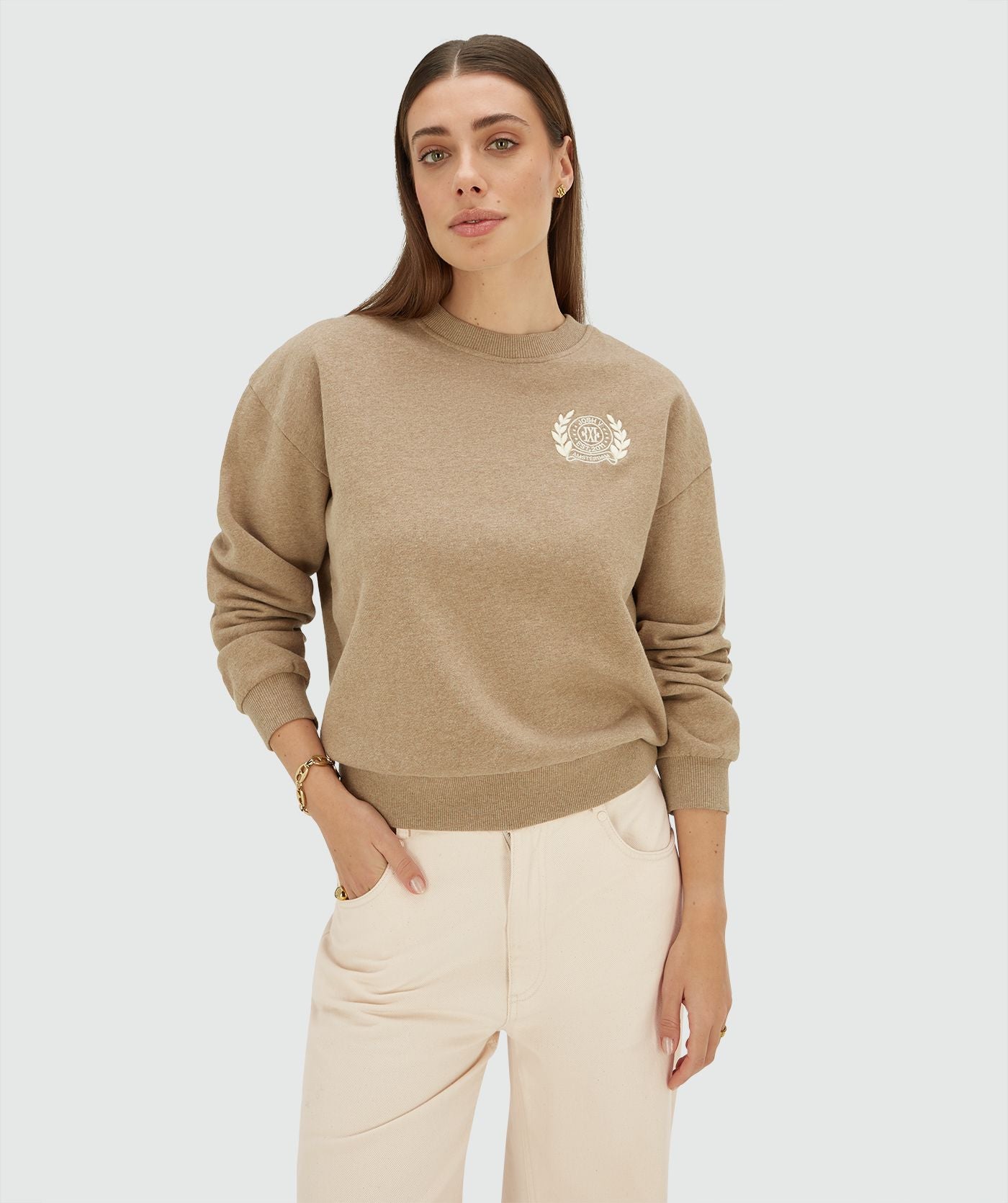 NAOMI relaxed fit sweater met logo - light khaki melange