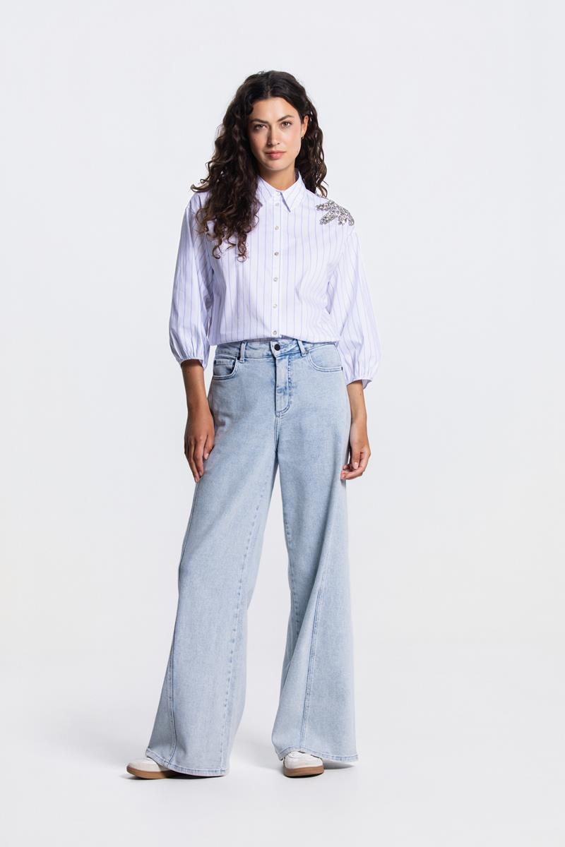 PARISA GESTREEPTE BLOUSE IN LICHTBLAUW