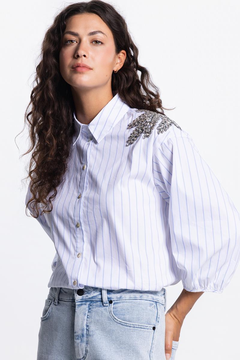 PARISA GESTREEPTE BLOUSE IN LICHTBLAUW