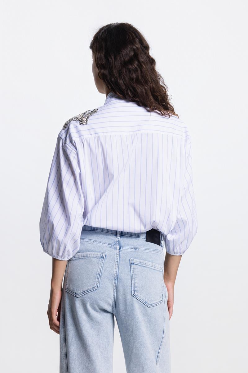 PARISA GESTREEPTE BLOUSE IN LICHTBLAUW