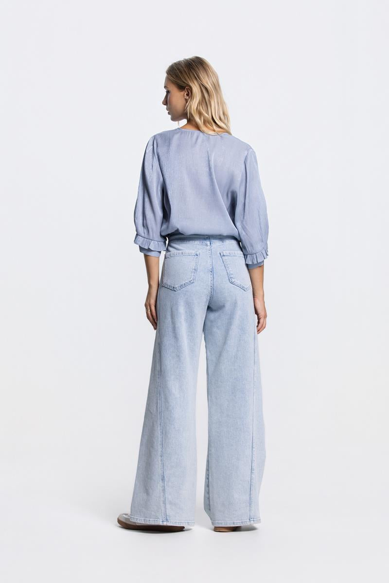 NISA V-HALS BLOUSE IN LICHTBLAUW