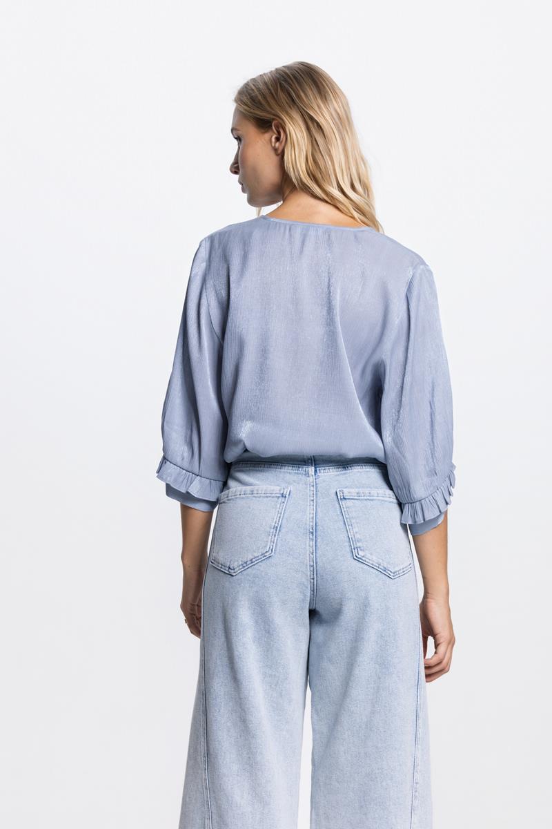 NISA V-HALS BLOUSE IN LICHTBLAUW